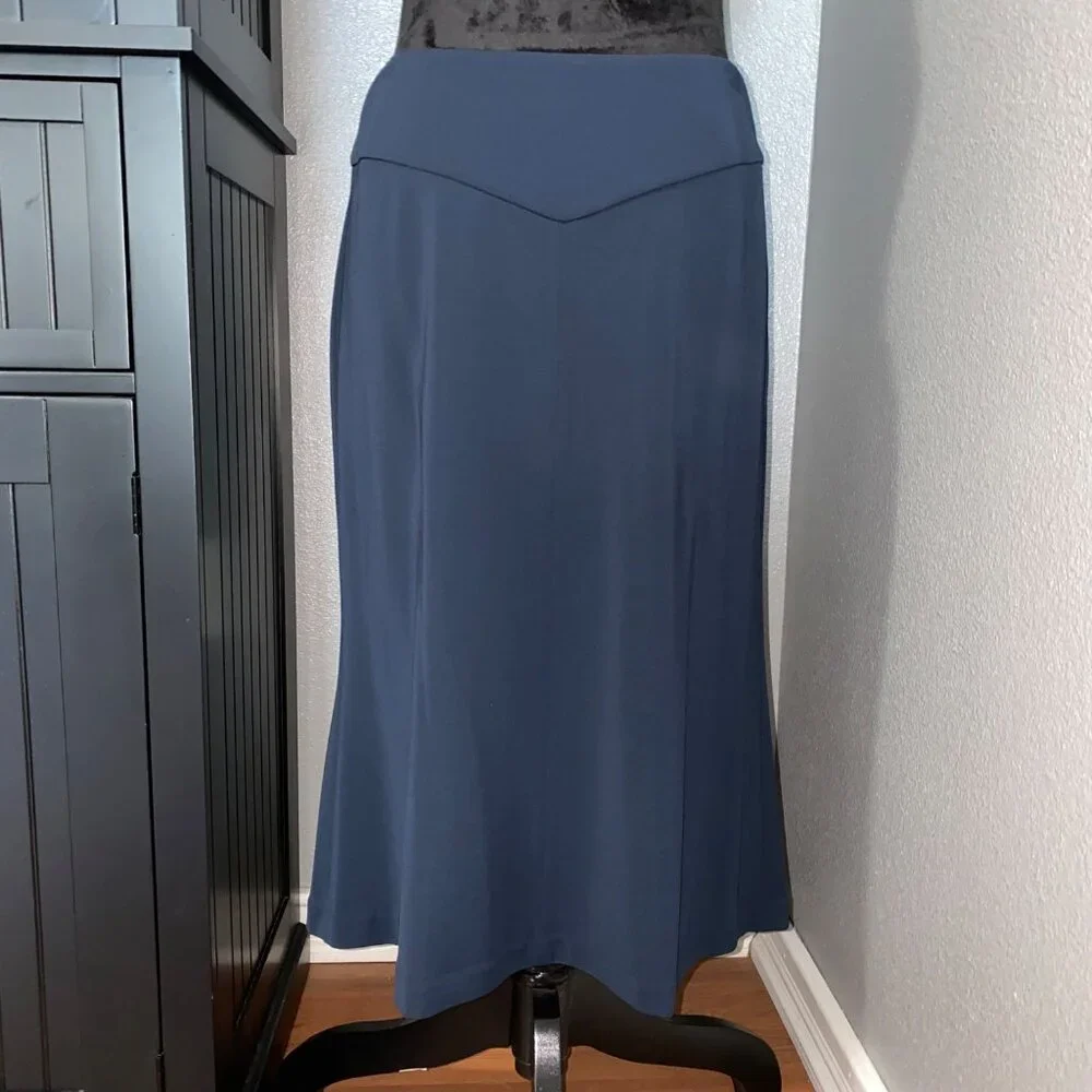 Casual Corner Women’s Skirt Medium Navy Blue Midi Stretch Career Officewear NWT - Picture 1 of 9
